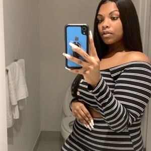 Meet your Posher, Mia